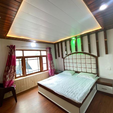Sheen Homestay Gulmarg Eksteriør bilde