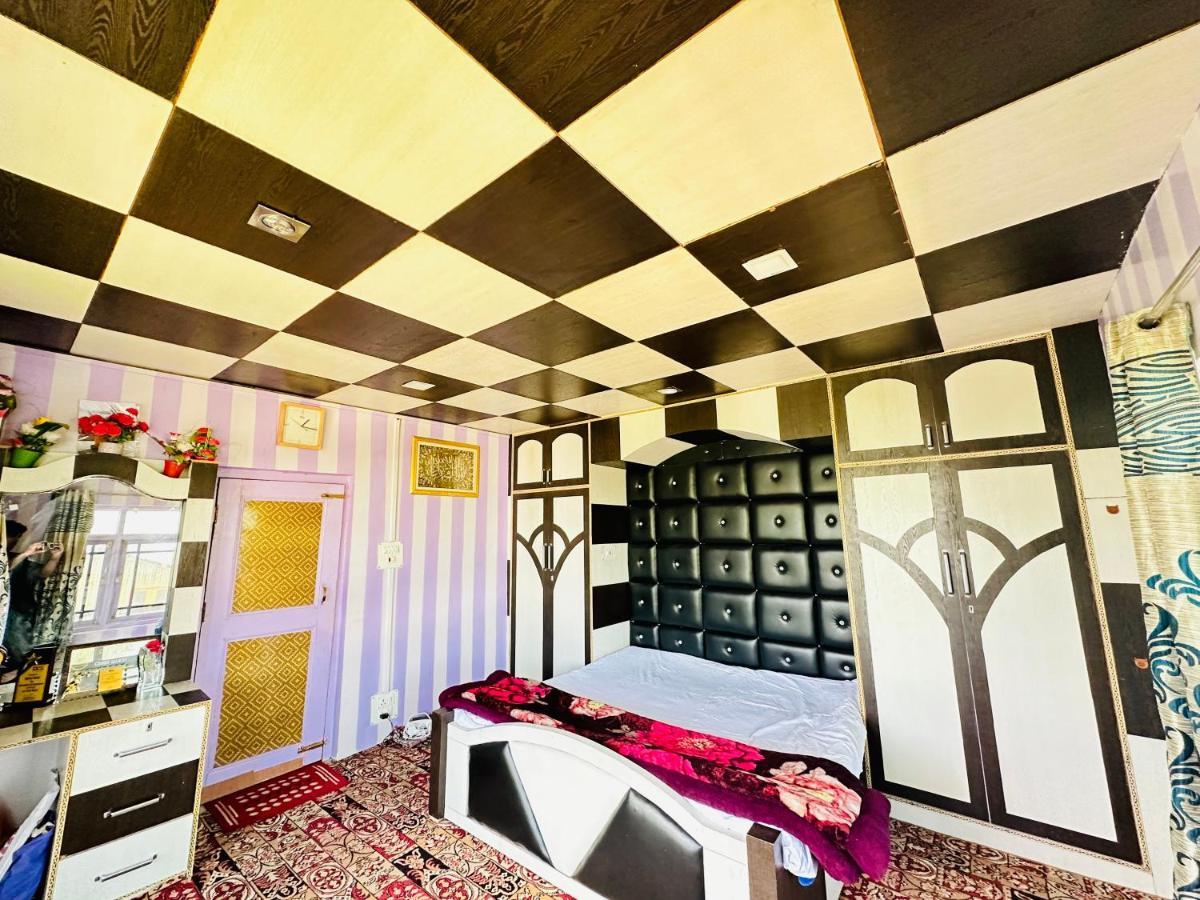Sheen Homestay Gulmarg Eksteriør bilde