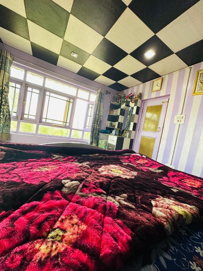 Sheen Homestay Gulmarg Eksteriør bilde
