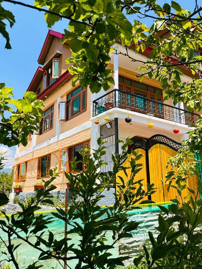 Sheen Homestay Gulmarg Eksteriør bilde
