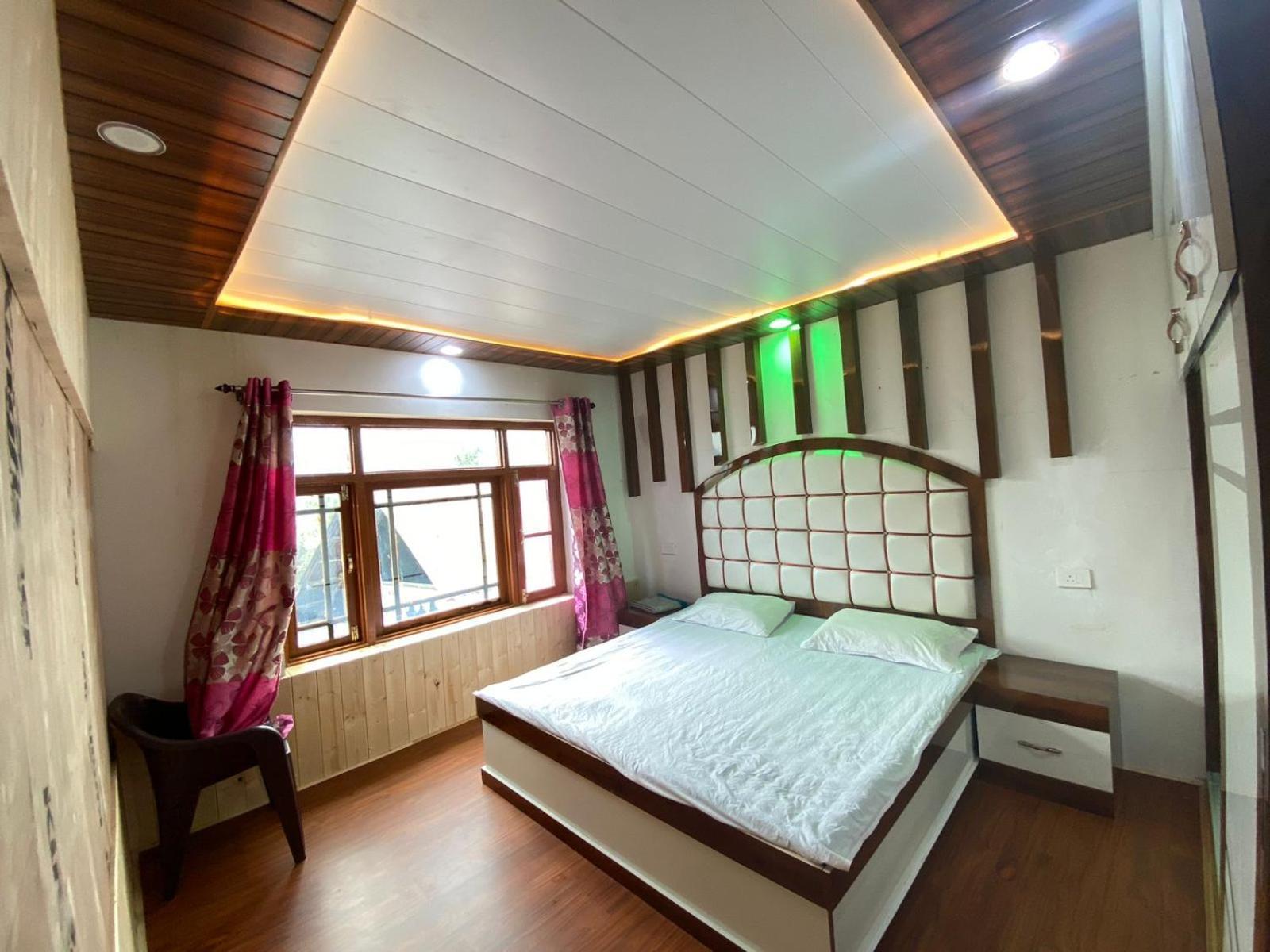 Sheen Homestay Gulmarg Eksteriør bilde