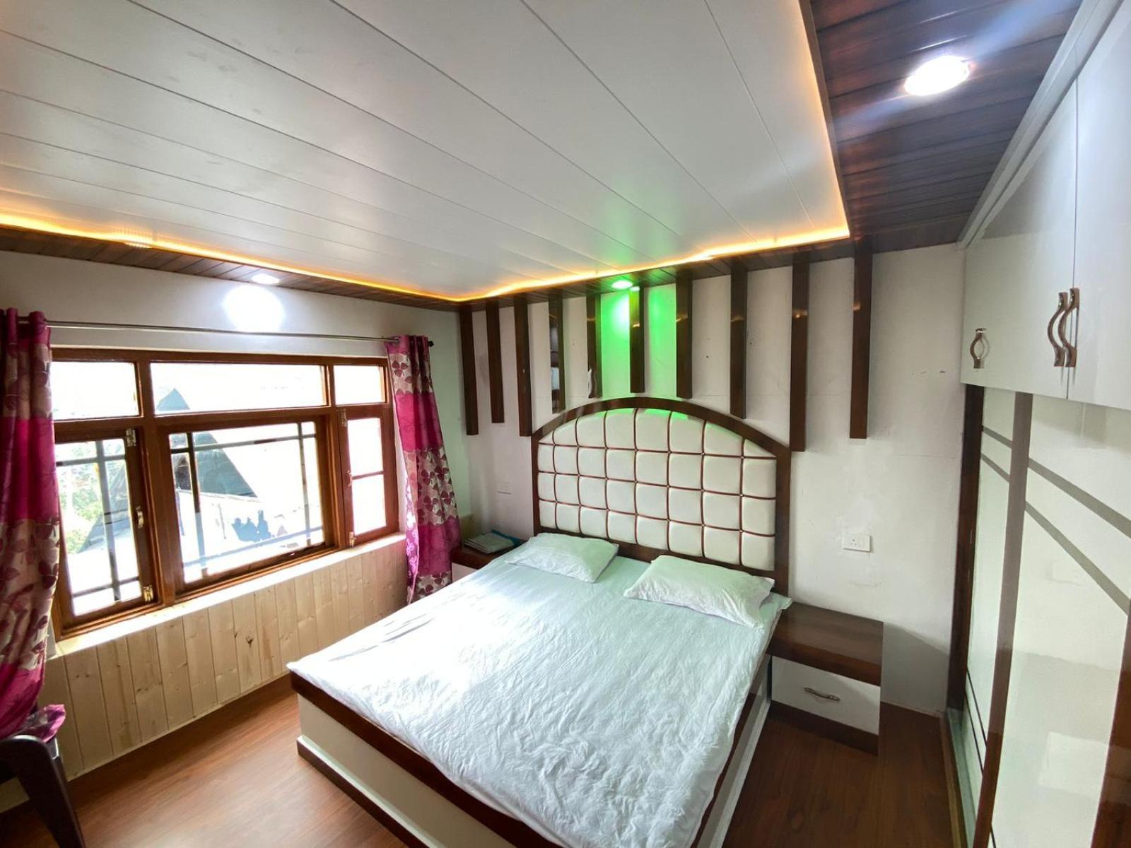 Sheen Homestay Gulmarg Eksteriør bilde