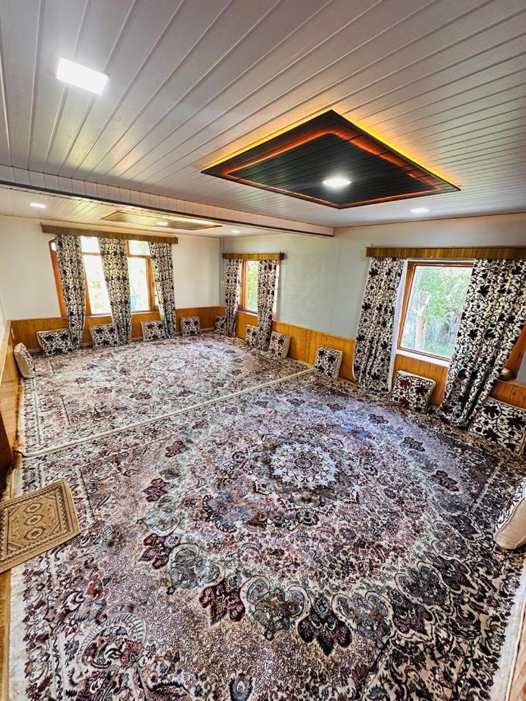 Sheen Homestay Gulmarg Eksteriør bilde