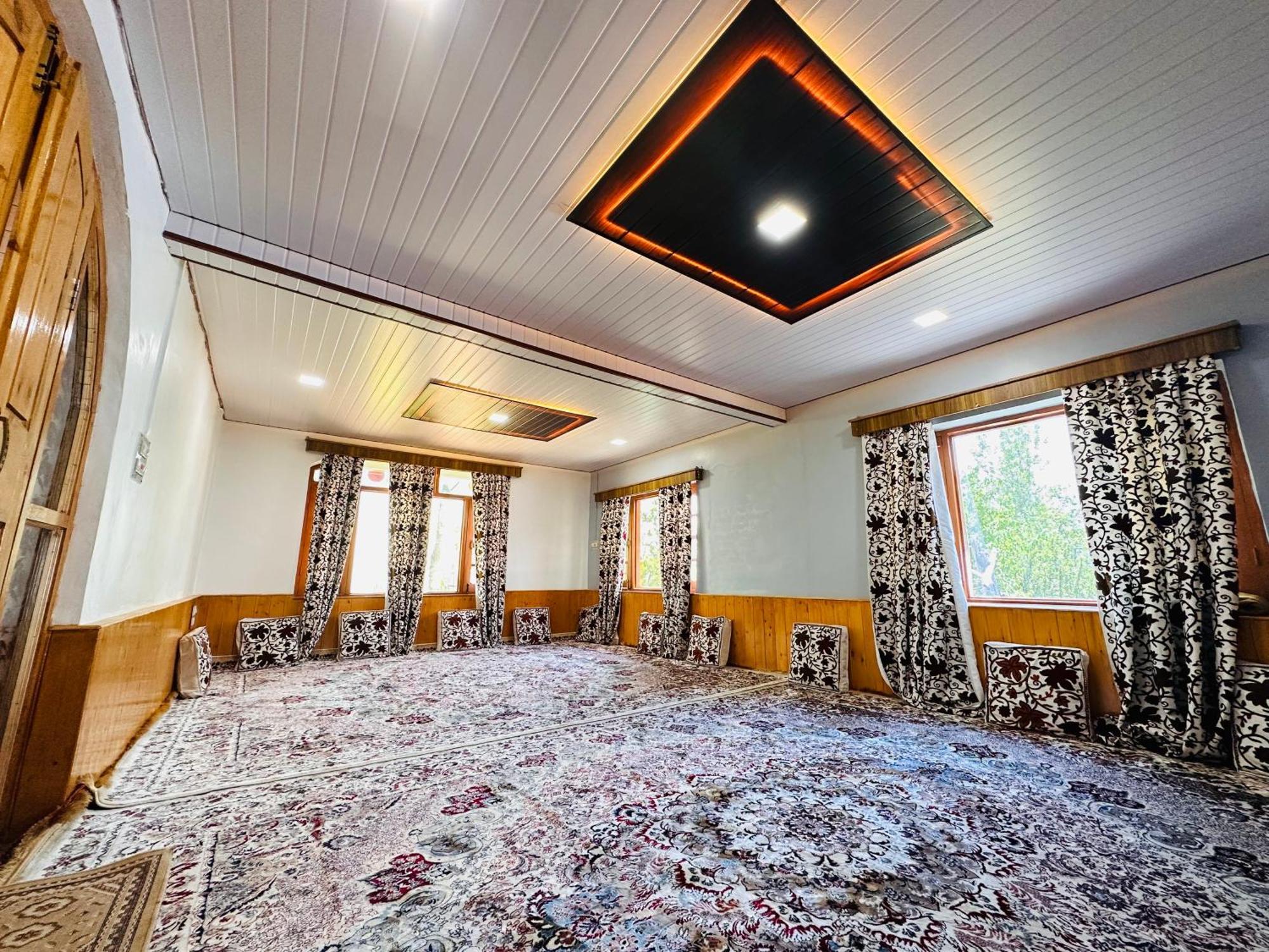 Sheen Homestay Gulmarg Eksteriør bilde